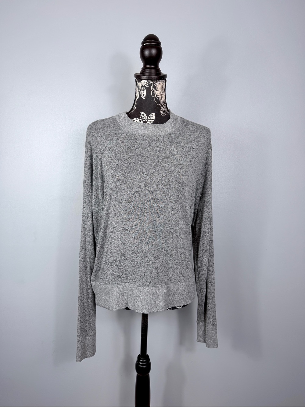 J Crew grey lightweight crewneck crop long sleeve sweater size large